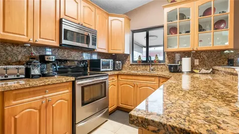 2549 W 72nd Place Hialeah FL 33016