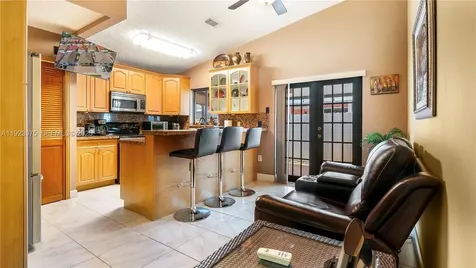 2549 W 72nd Place Hialeah FL 33016