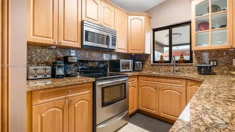 2549 W 72nd Place Hialeah FL 33016