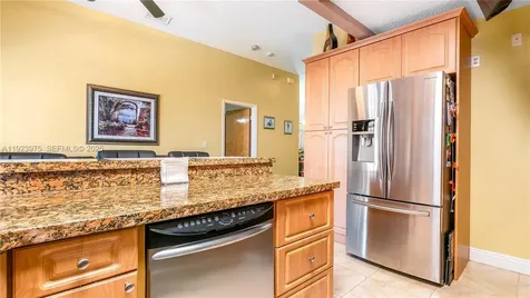 2549 W 72nd Place Hialeah FL 33016