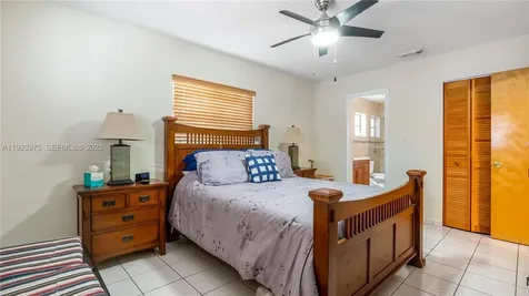 2549 W 72nd Place Hialeah FL 33016