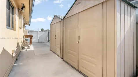 2549 W 72nd Place Hialeah FL 33016
