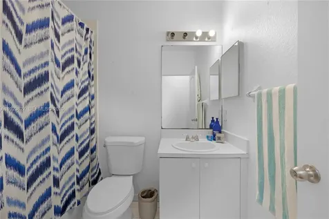 8525 SW 214th Terrace Cutler Bay FL 33189