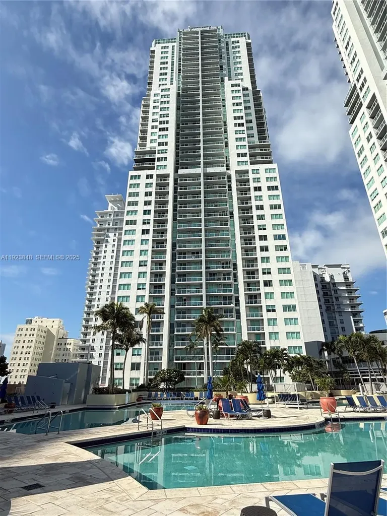 253 NE 2nd Street Miami FL 33132