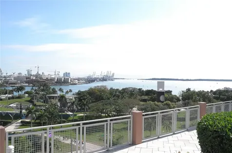 253 NE 2nd Street Miami FL 33132