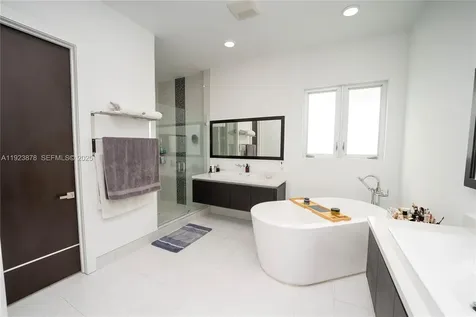 8340 NW 33 Terrace Doral FL 33122