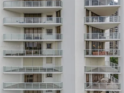 19500 Turnberry Way Aventura FL 33180