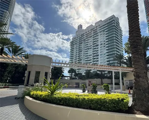 400 S Pointe Drive Miami Beach FL 33139