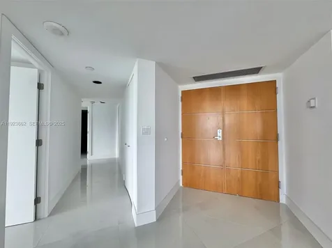400 S Pointe Drive Miami Beach FL 33139