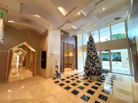 400 S Pointe Drive Miami Beach FL 33139