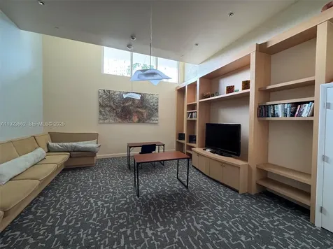 400 S Pointe Drive Miami Beach FL 33139