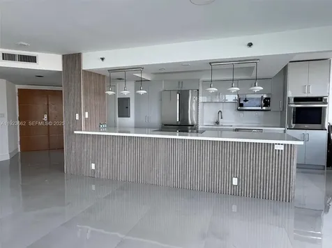 400 S Pointe Drive Miami Beach FL 33139