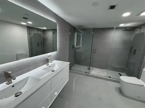 400 S Pointe Drive Miami Beach FL 33139