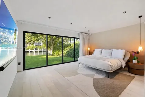 7425 Belle Meade Boulevard Miami FL 33138