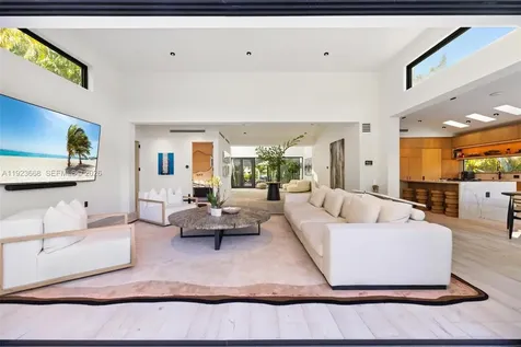 7425 Belle Meade Boulevard Miami FL 33138