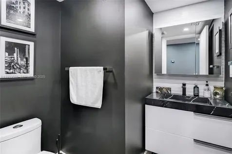 2555 Collins Avenue Miami Beach FL 33140