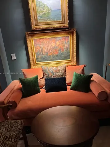 2555 Collins Avenue Miami Beach FL 33140