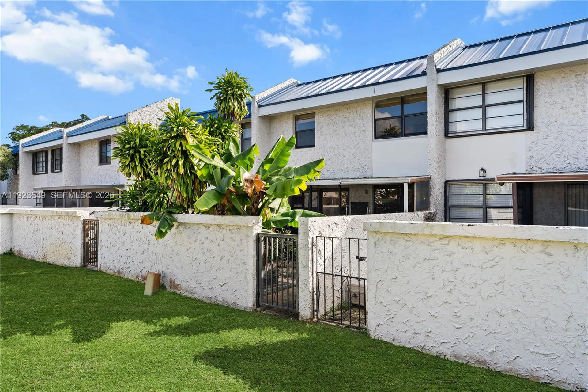 2528 N 38 Avenue Hollywood FL 33021