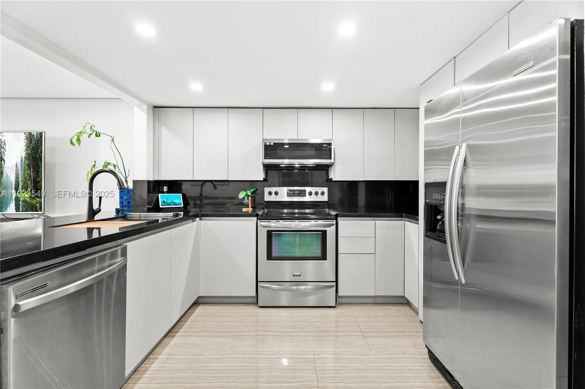 2528 N 38 Avenue Hollywood FL 33021