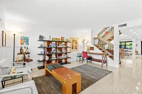 2528 N 38 Avenue Hollywood FL 33021