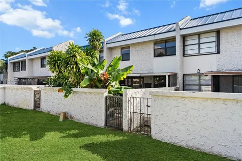 2528 N 38 Avenue Hollywood FL 33021