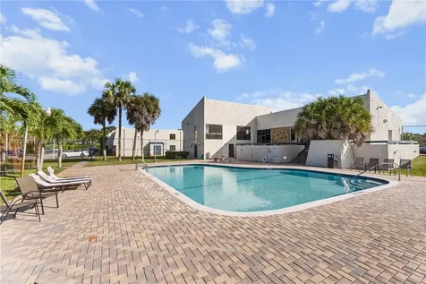 2528 N 38 Avenue Hollywood FL 33021