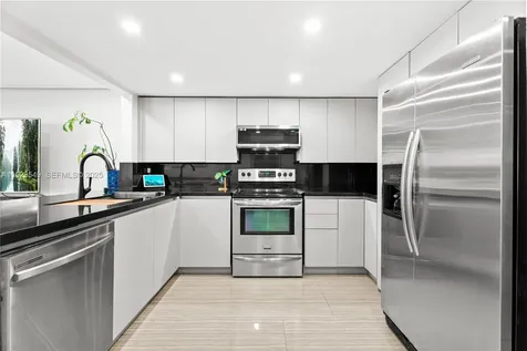 2528 N 38 Avenue Hollywood FL 33021