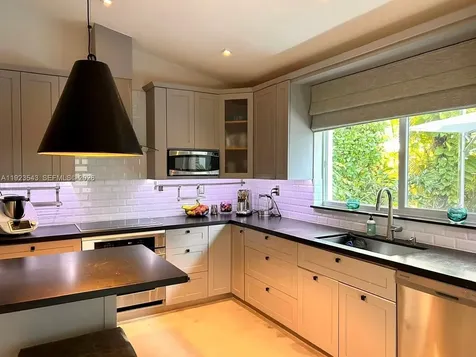 375 Harbor Court Key Biscayne FL 33149