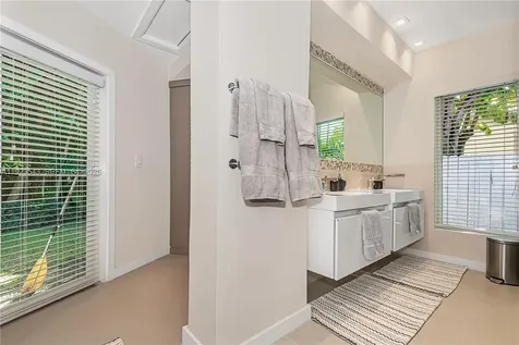 375 Harbor Court Key Biscayne FL 33149