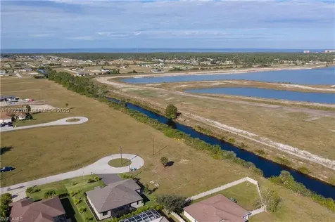 3923 NW 33rd Place Cape Coral FL 33993