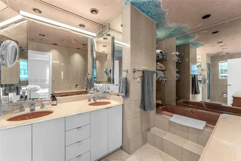 4925 Collins Avenue Miami Beach FL 33140