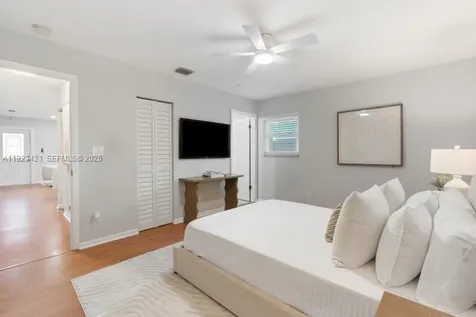 870 NE 35th Street Oakland Park FL 33334