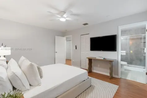870 NE 35th Street Oakland Park FL 33334
