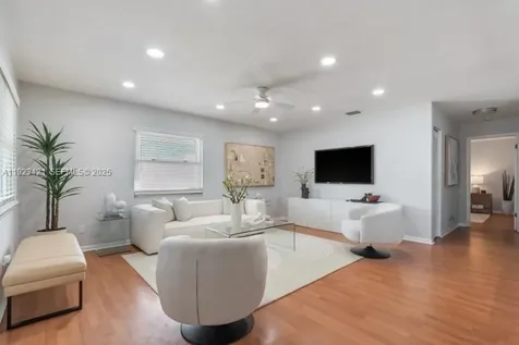 870 NE 35th Street Oakland Park FL 33334