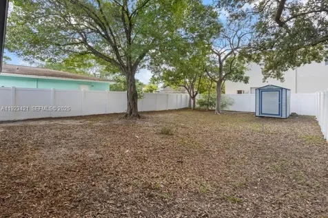 870 NE 35th Street Oakland Park FL 33334