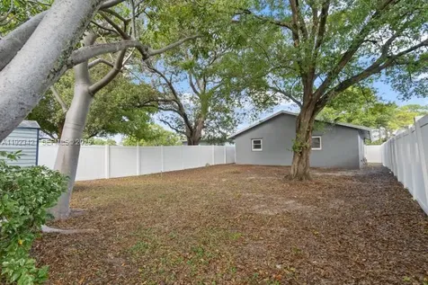 870 NE 35th Street Oakland Park FL 33334
