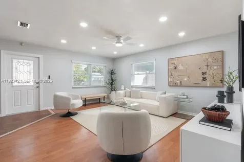 870 NE 35th Street Oakland Park FL 33334
