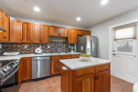 870 NE 35th Street Oakland Park FL 33334