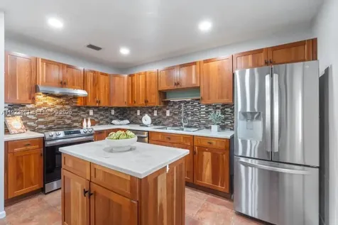 870 NE 35th Street Oakland Park FL 33334