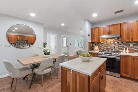 870 NE 35th Street Oakland Park FL 33334