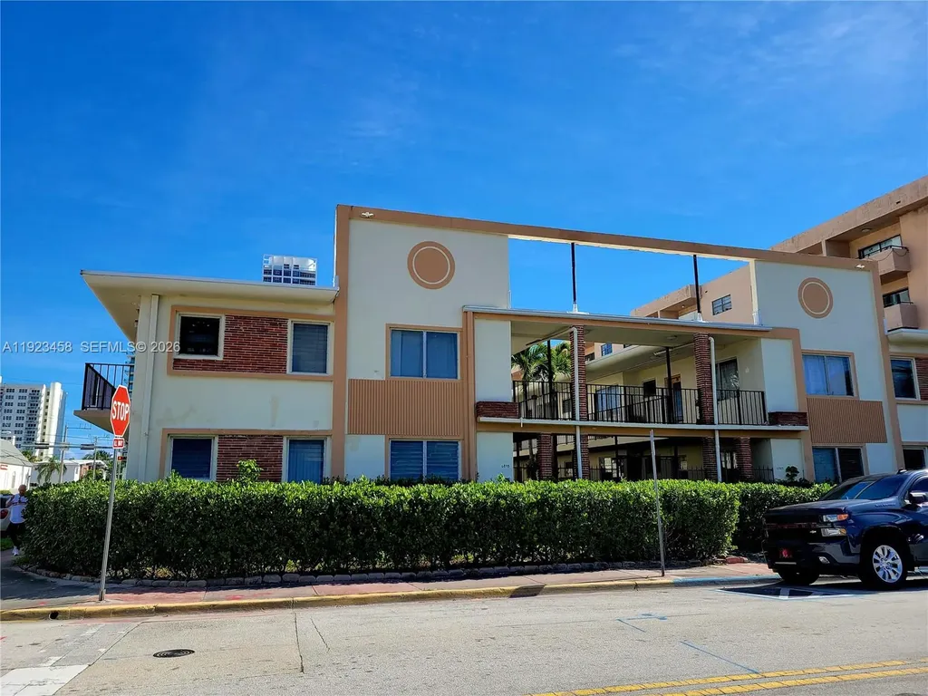 6895 Byron Avenue Miami Beach FL 33009