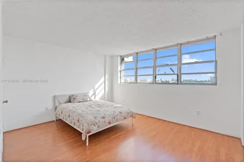 800 West Avenue Miami Beach FL 33139