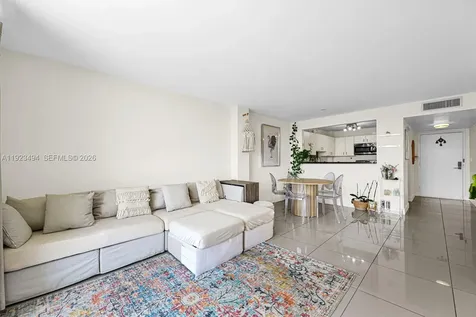 6900 Bay Drive Miami Beach FL 33141