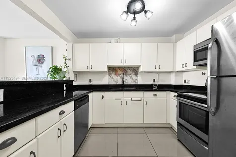 6900 Bay Drive Miami Beach FL 33141