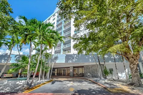 6900 Bay Drive Miami Beach FL 33141