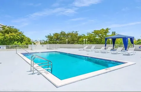 6900 Bay Drive Miami Beach FL 33141