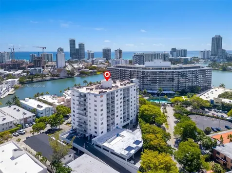 6900 Bay Drive Miami Beach FL 33141