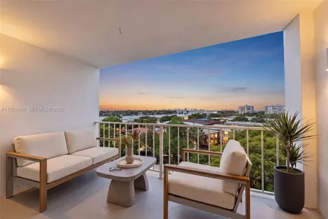 6900 Bay Drive Miami Beach FL 33141