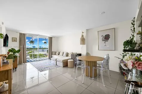 6900 Bay Drive Miami Beach FL 33141