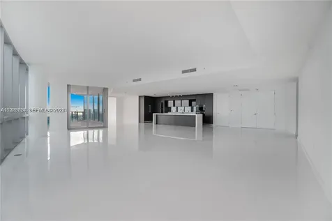 851 NE 1st Avenue Miami FL 33132